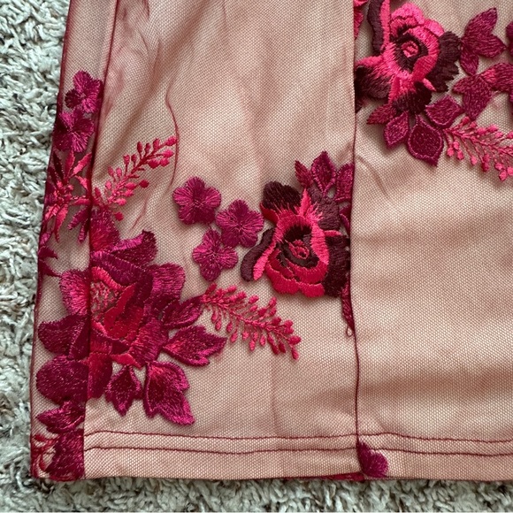 PrettyLittleThing Fuchsia Bandeau Embroidered Lace Bodycon Dress Women’s Size 8 - Picture 9 of 16